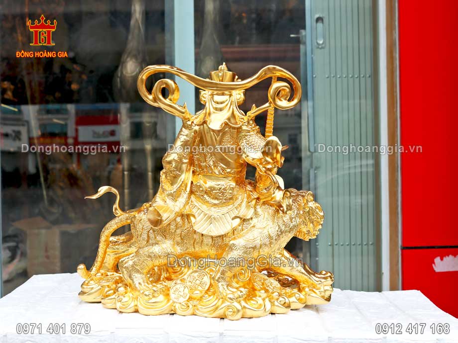 Pho tượng Triệu Công Minh bằng đồng mạ vàng 24K  được chế tác tinh xảo